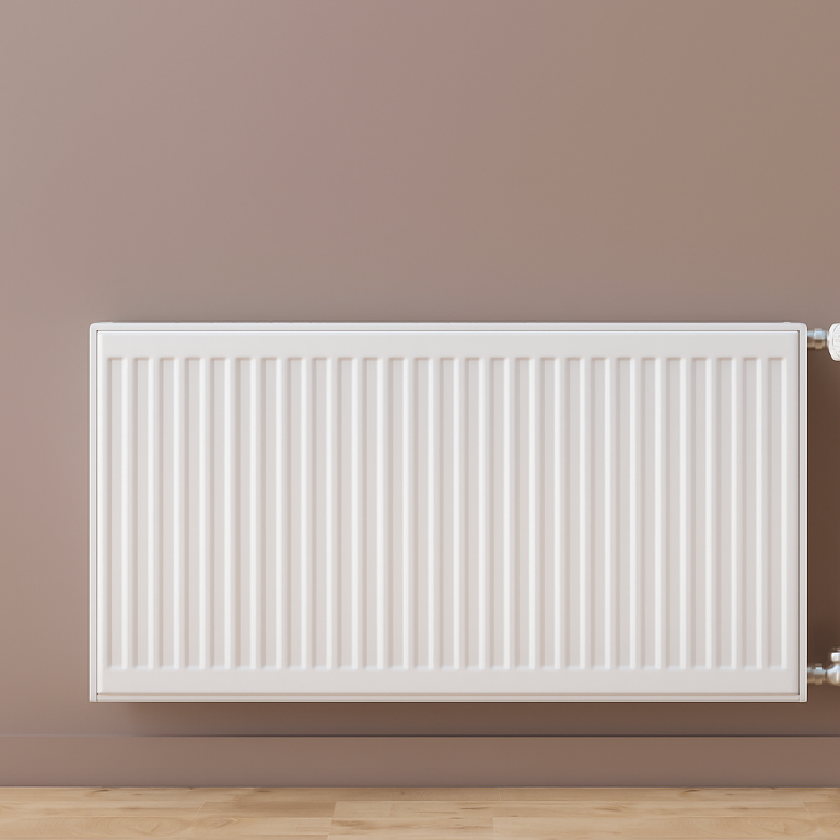 Climatización y aerotermia Radiador blanco de diseño simple sobre pared beige. Suelo de madera clara.